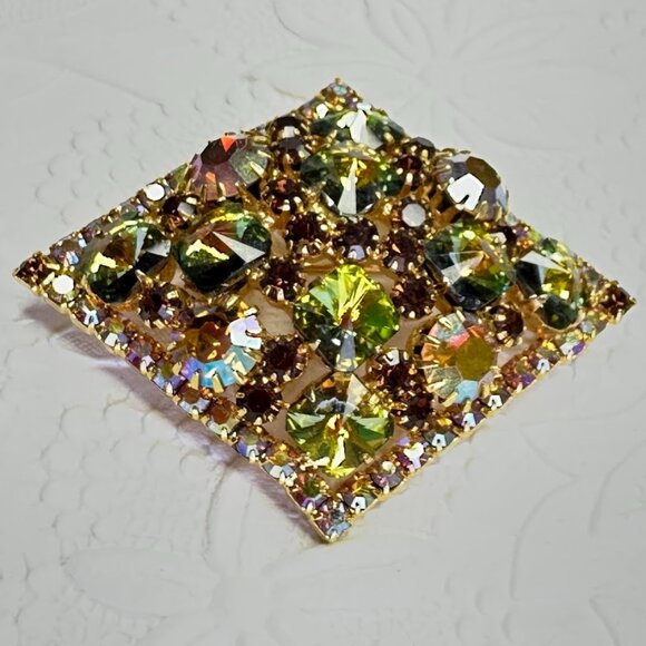 FABULOUS Vintage Juliana Style Domed Brooch in Beautiful Green and Ambar with Sq - Picture 2 of 5